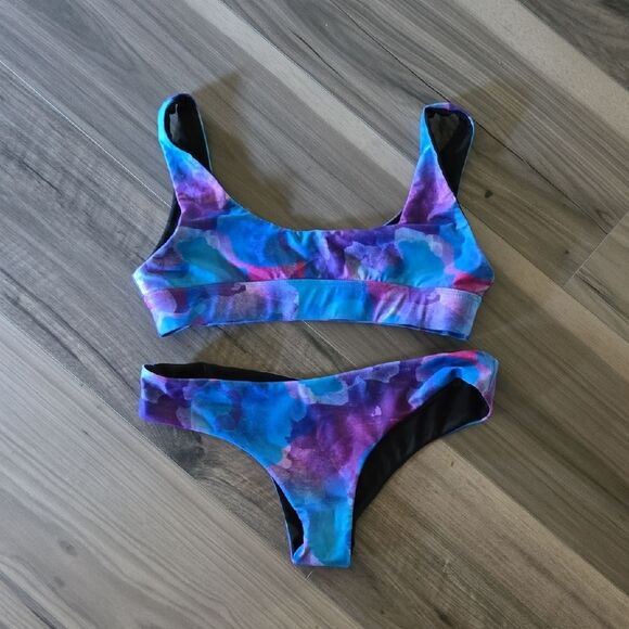 Kulani Kinis Bikini Set Women’s Tie-Dye Cheeky Thong Swimwear Bathing Suit XS/S - Picture 1 of 1